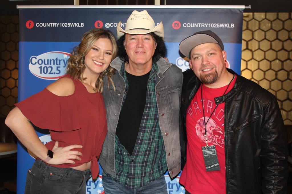 Jackson And Ayla Brown Kick Off Concert Meet Greet Photos