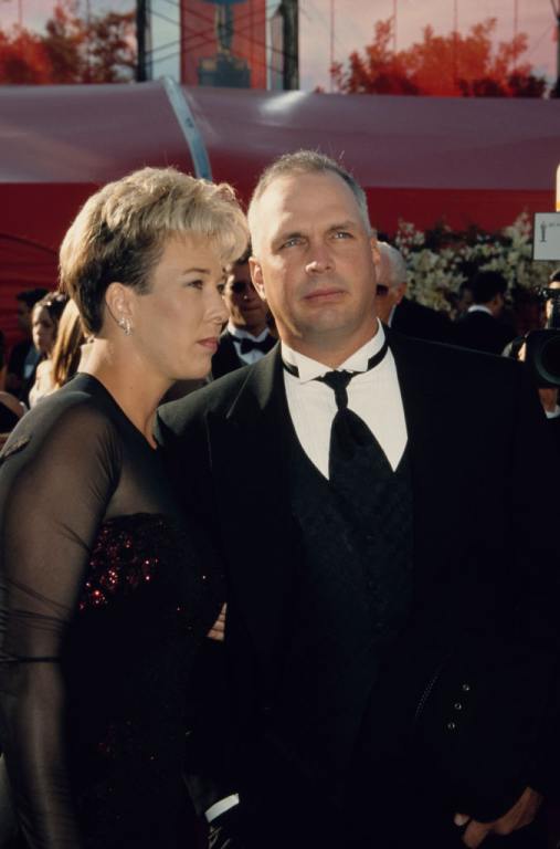 Garth Brooks and Sandy Mahl - Divorced in 2001