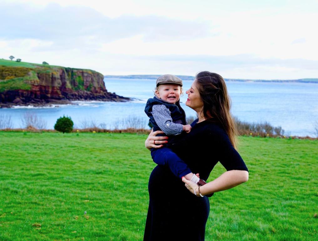 Ayla Brown and son Barrett posing in Ireland with the cliffs in the background