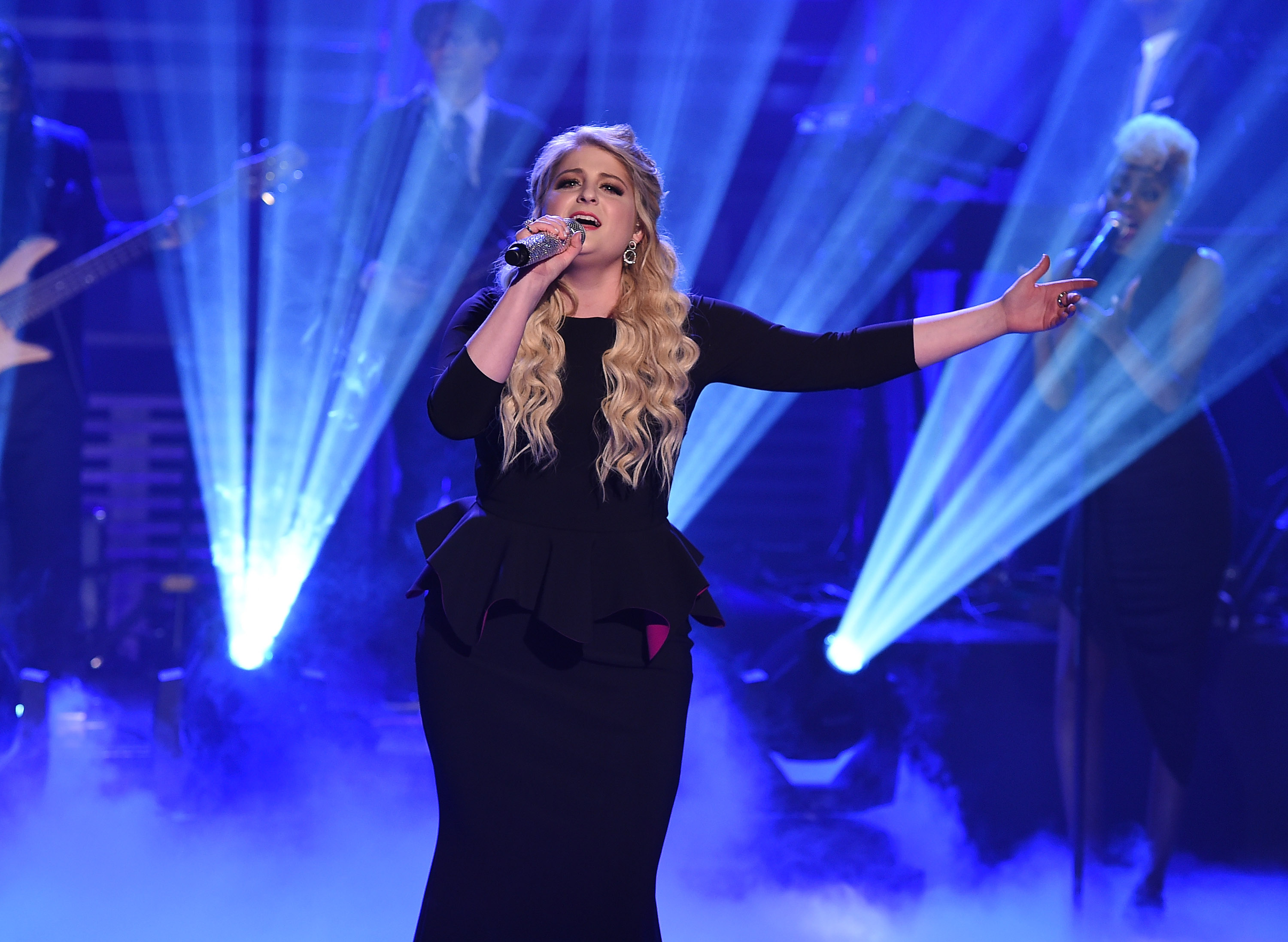 Meghan Trainor Rocks Cowboys Halftime on Thanksgiving: Watch