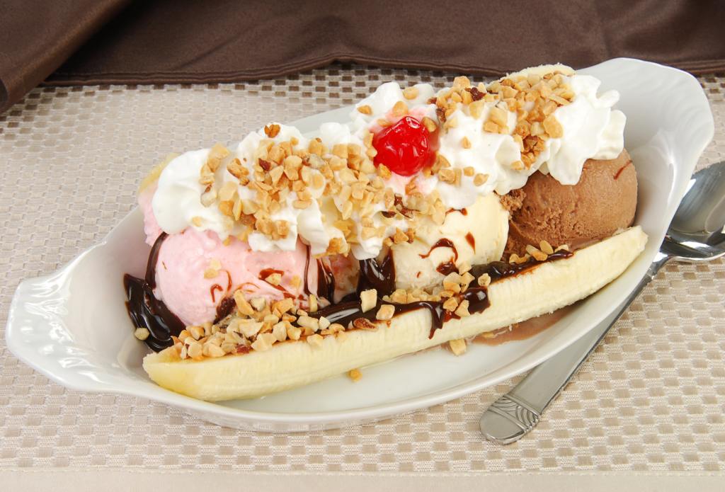 Old-Fashioned Ice Cream Banana Split