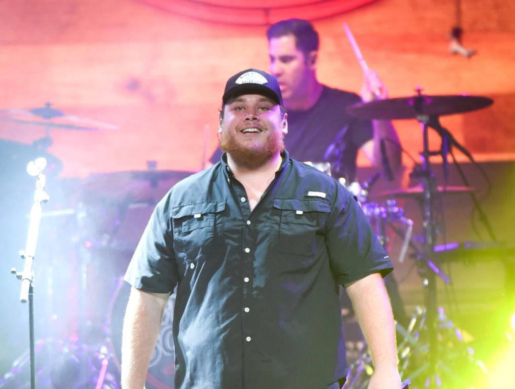 Luke Combs Finds His 4-Year-Old 'Backup' In Video