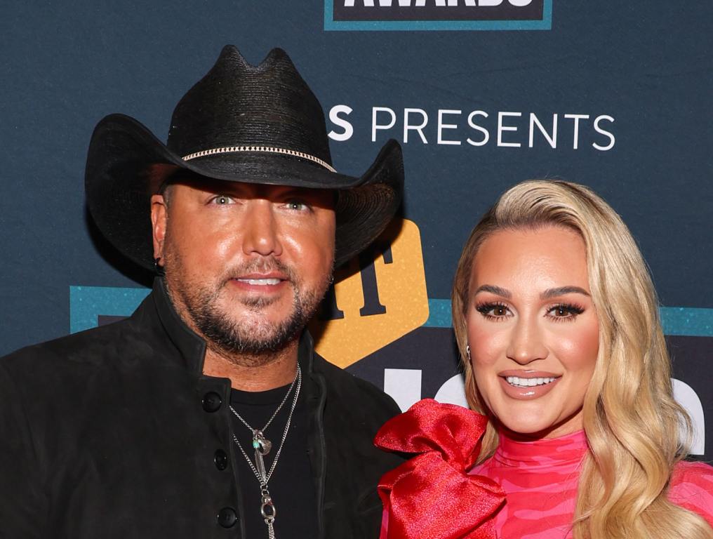 Jason Aldean's Wife Says Some Country Stars Treat Them Differently Now