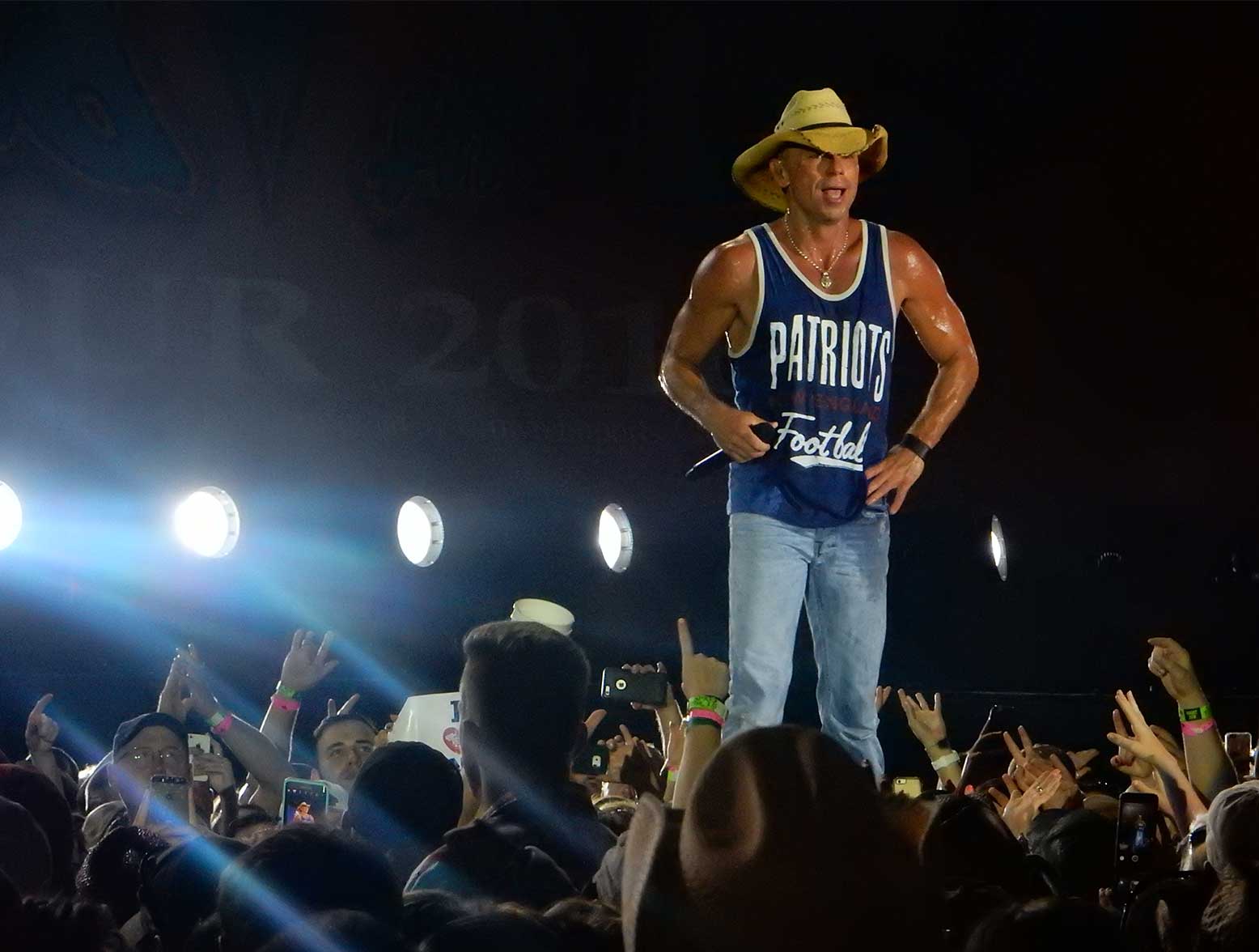 Kenny Chesney Takes Over Gillette Stadium, Rocks Patriots Helmet