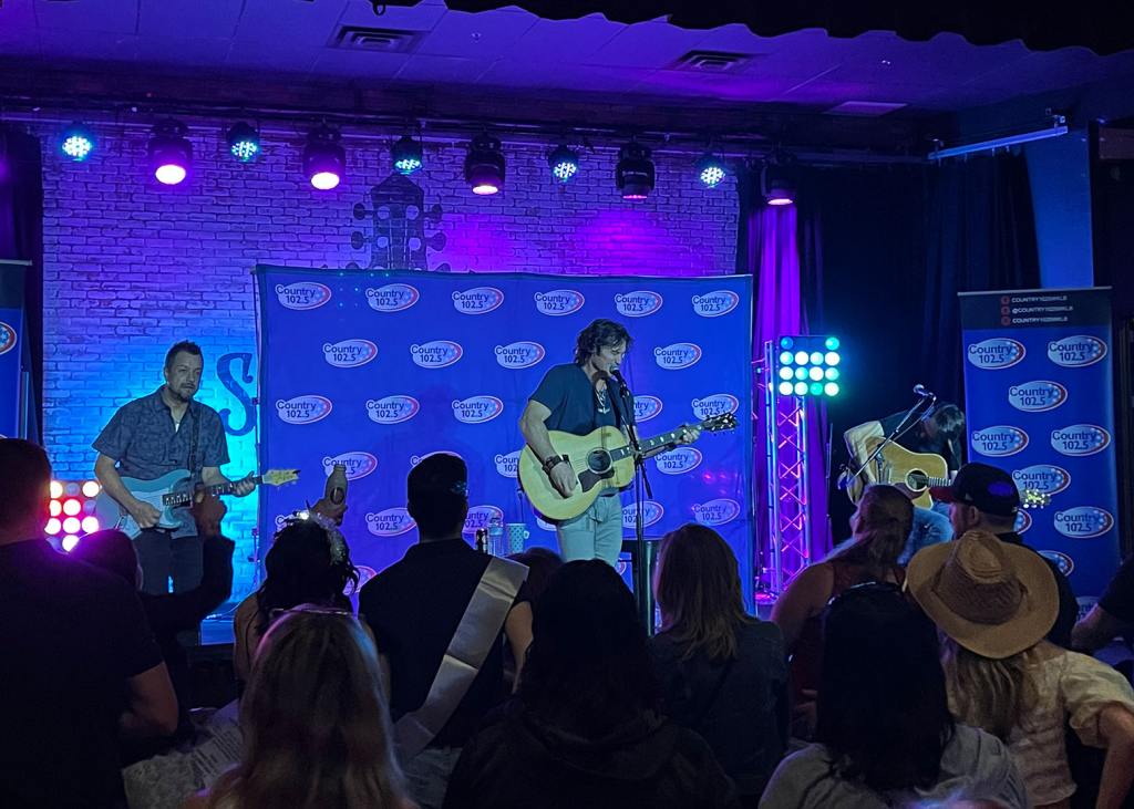 Joe Nichols Acoustic Night At Six String Grill and Stage in Foxborough MA esdg