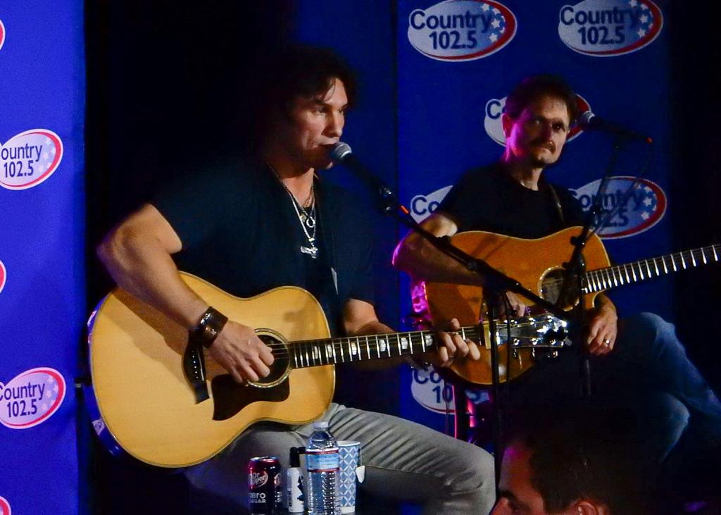 Joe Nichols Acoustic Night At Six String Grill and Stage