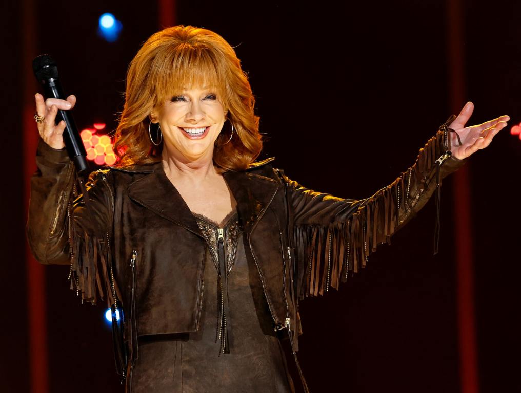 Reba To Reunite With Co-Star Melissa Peterman For Book Event