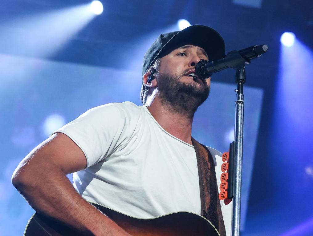 Luke Bryan Can't Talk, Scraps Weekend Performances